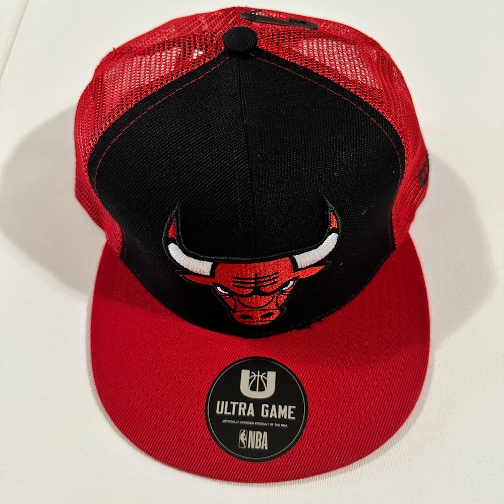 NBA Ultra Game SnapBack‎ Hat Chicago Bulls Red And Black Trucker New NWT